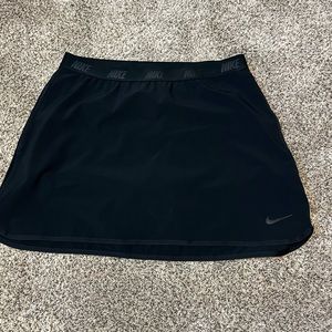 Black Nike golf skort Lrg